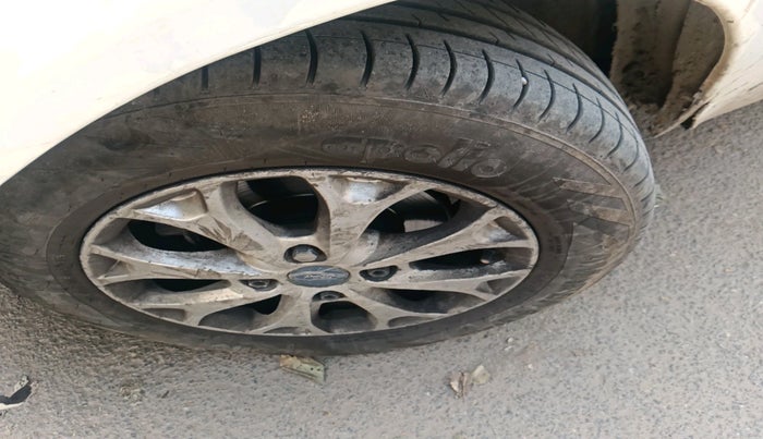 2012 Ford Figo TITANIUM 1.4 DIESEL, Diesel, Manual, 1,83,570 km, tyre