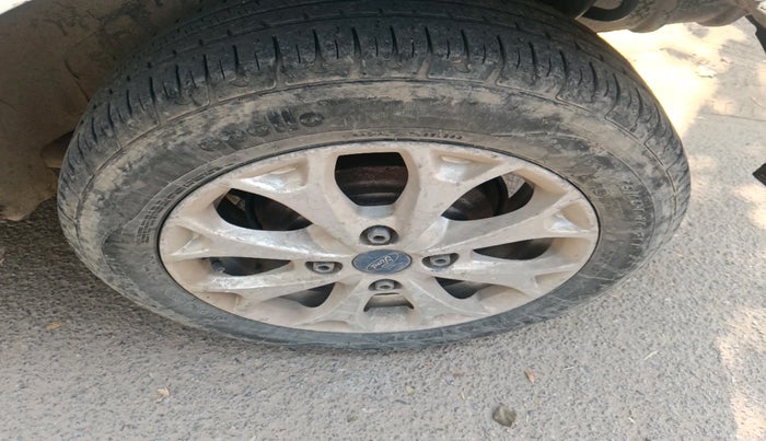 2012 Ford Figo TITANIUM 1.4 DIESEL, Diesel, Manual, 1,83,570 km, tyre