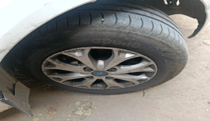 2012 Ford Figo TITANIUM 1.4 DIESEL, Diesel, Manual, 1,83,570 km, tyre