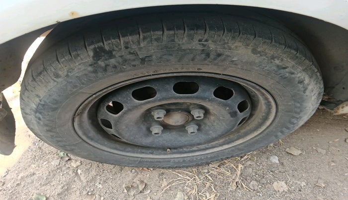 2012 Ford Figo TITANIUM 1.4 DIESEL, Diesel, Manual, 1,83,570 km, tyre