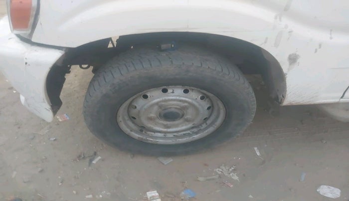 2014 Mahindra Scorpio LX, Diesel, Manual, 2,05,700 km, tyre