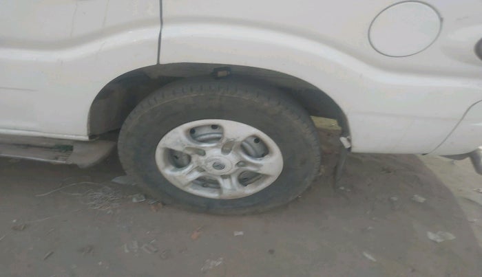 2014 Mahindra Scorpio LX, Diesel, Manual, 2,05,700 km, tyre