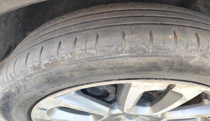 2015 Hyundai i20 Active 1.4 SX, Diesel, Manual, 1,22,848 km, tyre