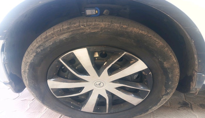 2018 Mahindra XUV500 W6, Diesel, Manual, 72,773 km, tyre