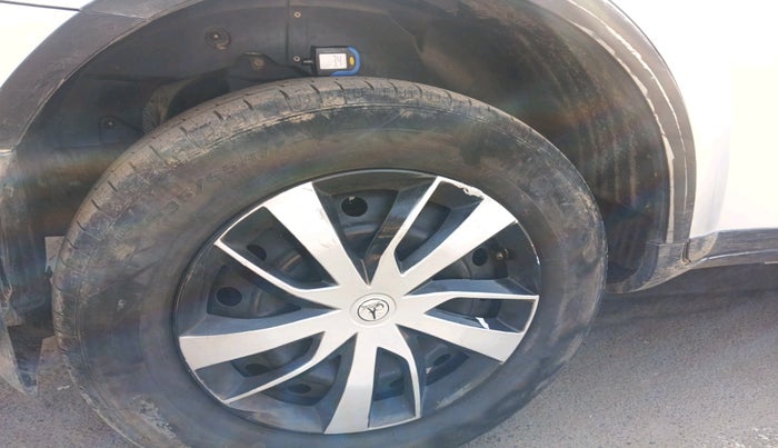 2018 Mahindra XUV500 W6, Diesel, Manual, 72,773 km, tyre