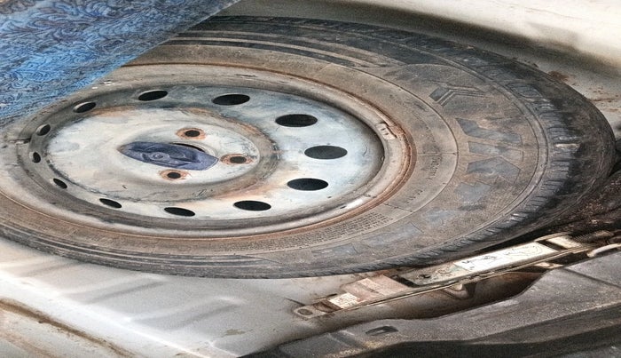 2018 Maruti Dzire VDI, Diesel, Manual, 1,24,806 km, tyre