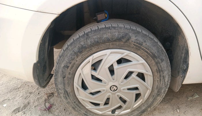 2018 Maruti Dzire VDI, Diesel, Manual, 1,24,806 km, tyre