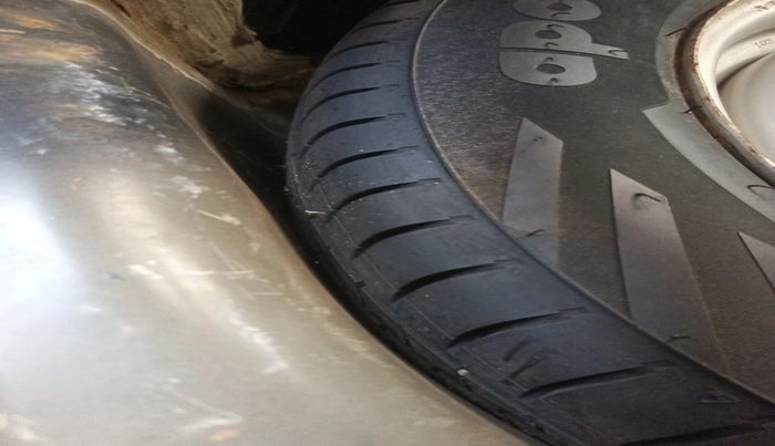 2013 Maruti Swift LXI, Petrol, Manual, 93,290 km, tyre