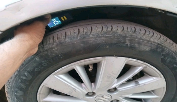 2015 Maruti Swift ZXI, Petrol, Manual, 62,065 km, tyre