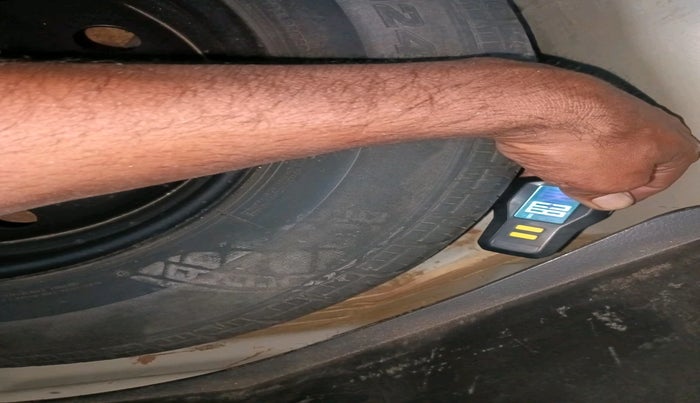 2015 Maruti Swift ZXI, Petrol, Manual, 62,065 km, tyre