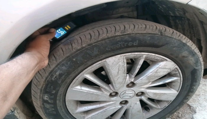 2015 Maruti Swift ZXI, Petrol, Manual, 62,065 km, tyre