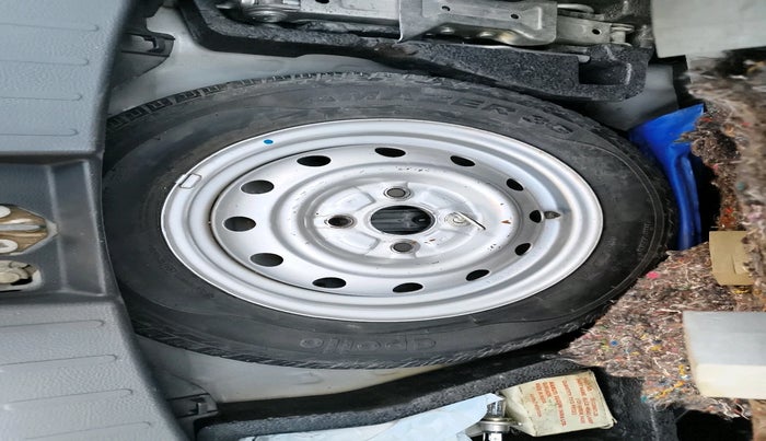 2012 Maruti Wagon R 1.0 LXI, Petrol, Manual, 1,04,093 km, tyre