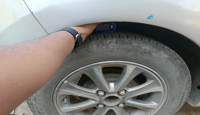 2015 Hyundai Grand i10 ASTA 1.1 CRDI, Diesel, Manual, 2,29,950 km, tyre