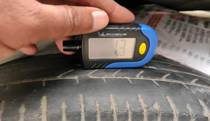 2011 Hyundai i10 SPORTZ 1.2, Petrol, Manual, 1,52,750 km, tyre