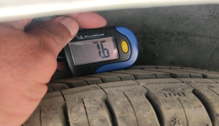 2011 Hyundai i10 SPORTZ 1.2, Petrol, Manual, 1,52,750 km, tyre