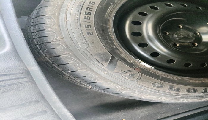 2019 Jeep Compass LIMITED 2.0 DIESEL, Diesel, Manual, 1,70,808 km, tyre