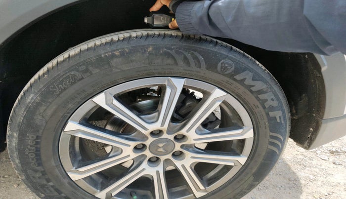 2021 Mahindra XUV700 AX 7 LUXURY D AT 7 STR, Diesel, Automatic, 53,170 km, tyre