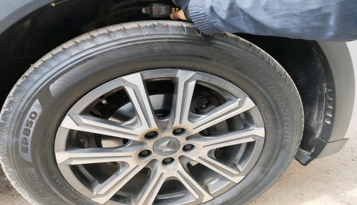 2021 Mahindra XUV700 AX 7 LUXURY D AT 7 STR, Diesel, Automatic, 53,170 km, tyre