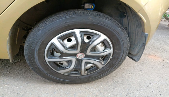 2021 Tata ALTROZ XE PETROL, Petrol, Manual, 9,202 km, tyre