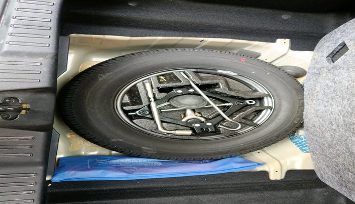 2021 Tata ALTROZ XE PETROL, Petrol, Manual, 9,202 km, tyre