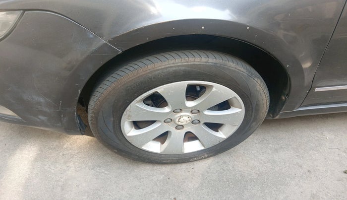 2011 Skoda Superb ELEGANCE 1.8 TSI MT, Petrol, Manual, 1,26,091 km, tyre