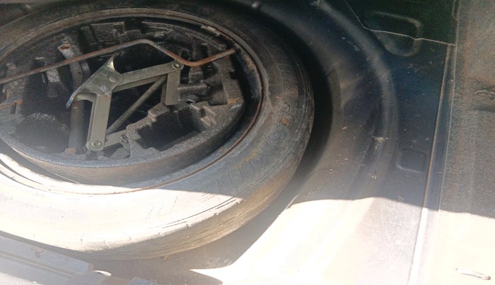 2011 Skoda Superb ELEGANCE 1.8 TSI MT, Petrol, Manual, 1,26,091 km, tyre