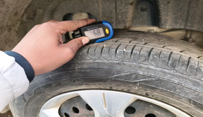 2022 Mahindra XUV300 W6 1.5 Diesel, Diesel, Manual, 46,792 km, tyre