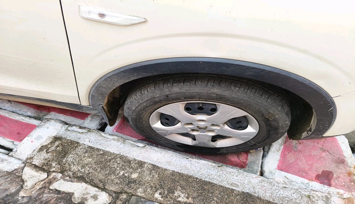 2022 Mahindra XUV300 W6 1.5 Diesel, Diesel, Manual, 46,792 km, tyre