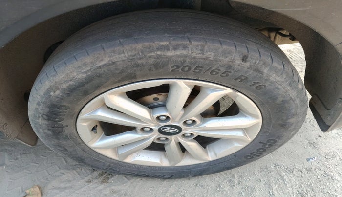 2015 Hyundai Creta SX PLUS 1.6 DIESEL, Diesel, Manual, 1,64,506 km, tyre