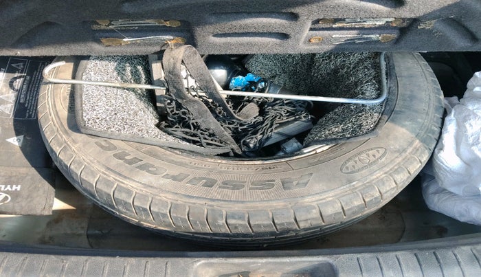 2015 Hyundai Creta SX PLUS 1.6 DIESEL, Diesel, Manual, 1,64,506 km, tyre