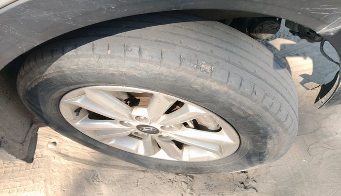 2015 Hyundai Creta SX PLUS 1.6 DIESEL, Diesel, Manual, 1,64,506 km, tyre