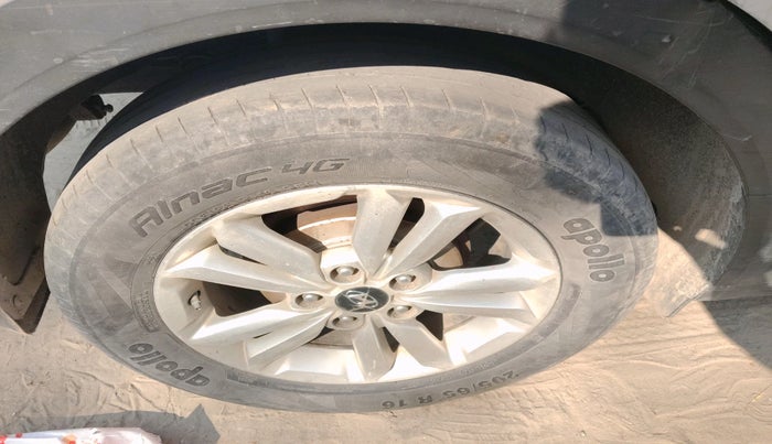 2015 Hyundai Creta SX PLUS 1.6 DIESEL, Diesel, Manual, 1,64,506 km, tyre