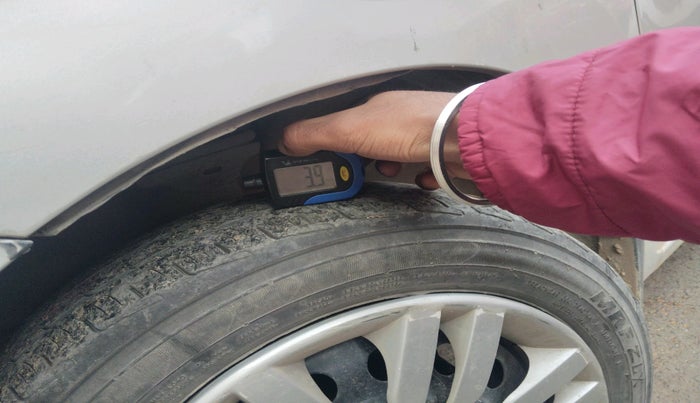 2017 Maruti Wagon R 1.0 VXI AMT, Petrol, Automatic, 68,412 km, tyre