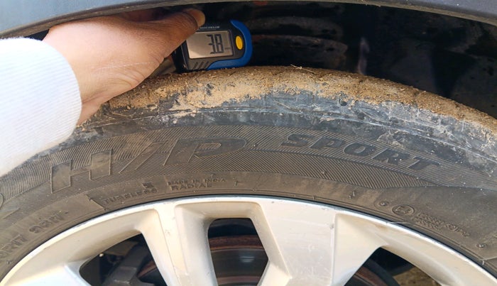 2019 Mahindra XUV300 W8 1.5 DIESEL, Diesel, Manual, 1,04,082 km, tyre