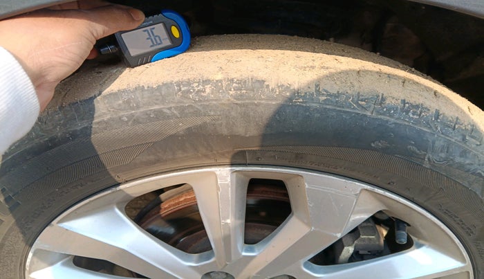 2019 Mahindra XUV300 W8 1.5 DIESEL, Diesel, Manual, 1,04,082 km, tyre