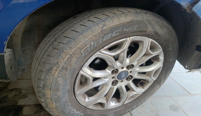 2013 Ford Ecosport TITANIUM 1.5L DIESEL, Diesel, Manual, 1,53,773 km, tyre