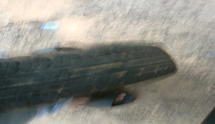 2016 Maruti Alto 800 LXI, Petrol, Manual, 1,05,197 km, tyre