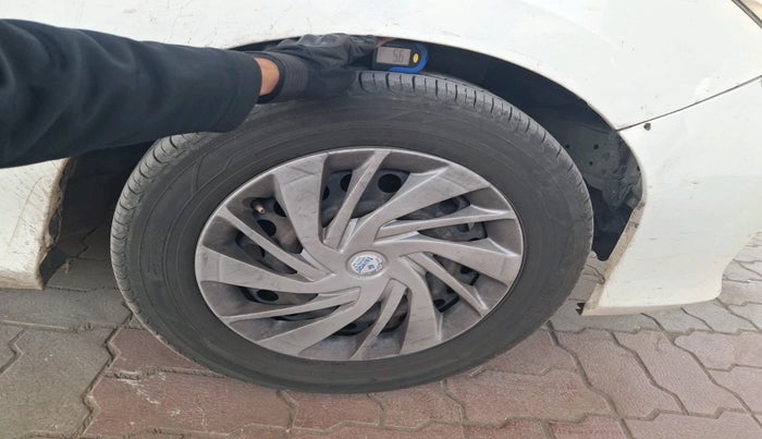 2015 Honda City 1.5L I-VTEC SV CVT, Petrol, Automatic, 1,20,855 km, tyre