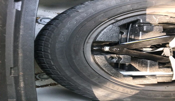 2020 Skoda Superb SPORTLINE AT, Petrol, Automatic, 1,00,202 km, tyre