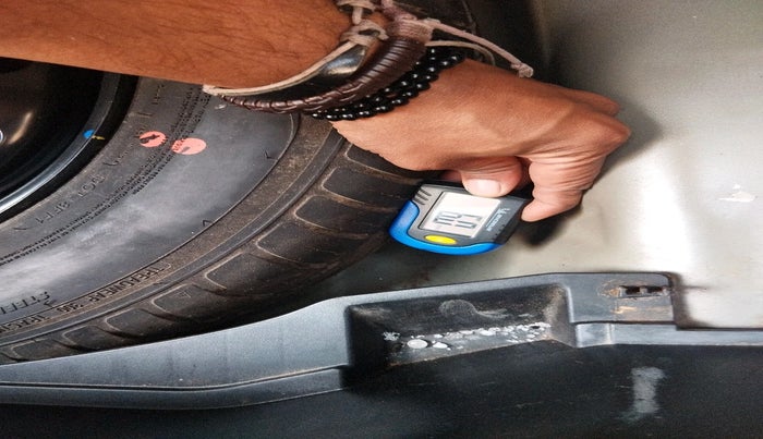 2020 Maruti Swift VXI AMT, Petrol, Automatic, 77,600 km, tyre