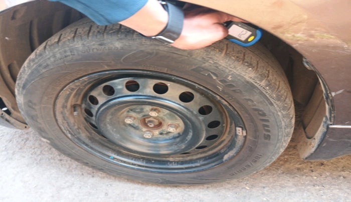 2016 Maruti Ciaz VXI, Petrol, Manual, 85,355 km, tyre