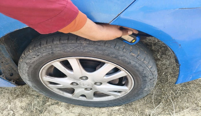 2014 Honda Brio VX MT, Petrol, Manual, 83,979 km, tyre