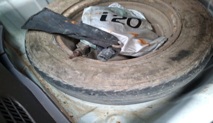 2011 Hyundai i20 MAGNA 1.2, Petrol, Manual, 52,994 km, tyre