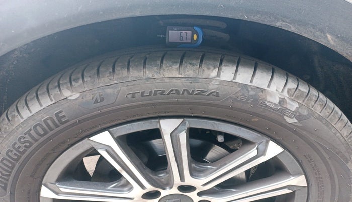 2023 Mahindra XUV700 AX 7 LUXURY D AT 7 STR, Diesel, Automatic, 85,037 km, tyre