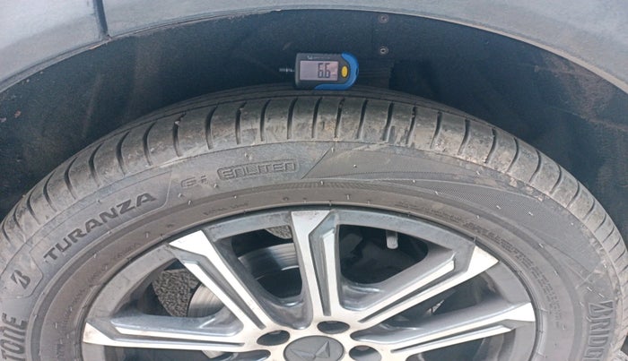 2023 Mahindra XUV700 AX 7 LUXURY D AT 7 STR, Diesel, Automatic, 85,037 km, tyre