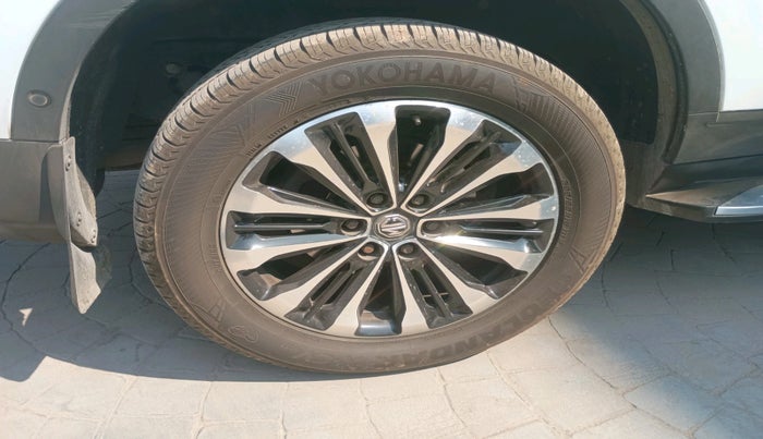 2021 MG GLOSTER SAVVY 6 STR 2.0 TWIN TURBO 4WD, Diesel, Automatic, 1,43,945 km, tyre