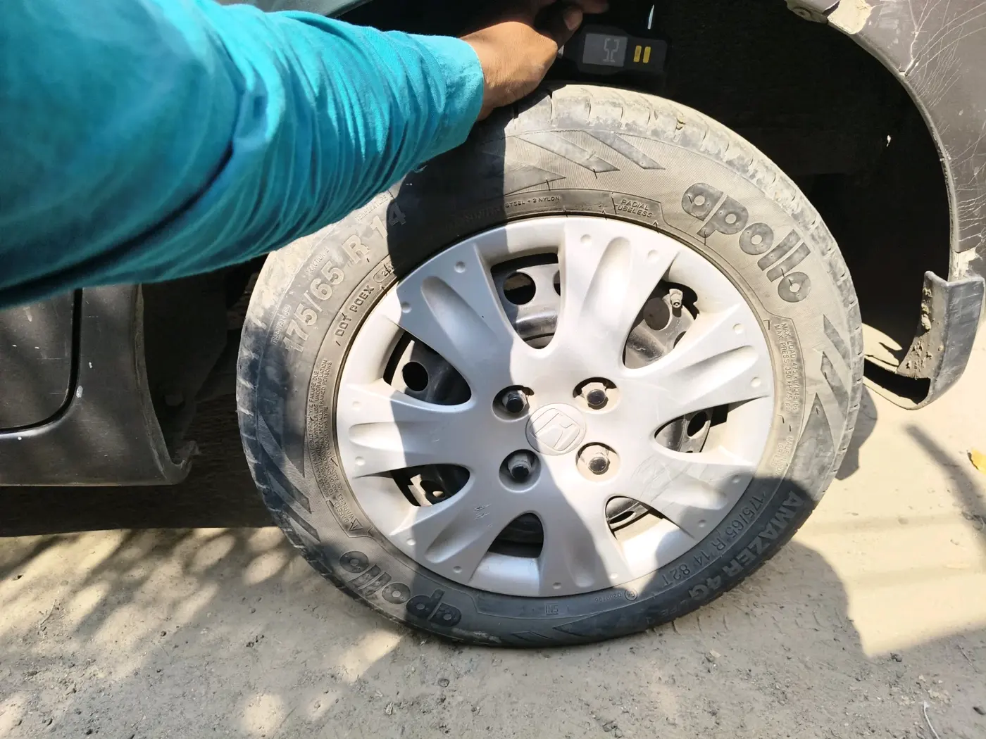 2013 Honda Brio S MT, Petrol, Manual, 83,645 km, tyre