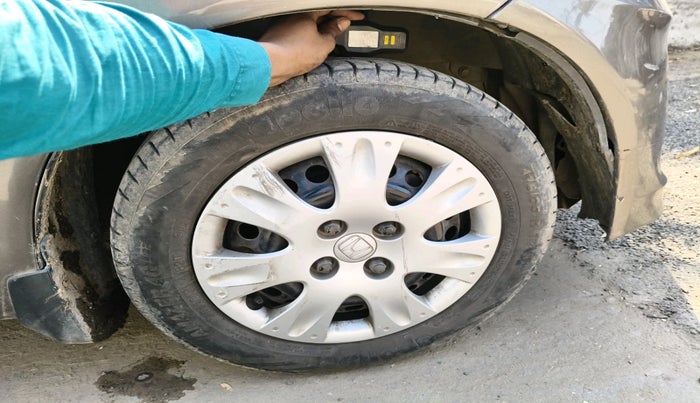 2013 Honda Brio S MT, Petrol, Manual, 83,645 km, tyre