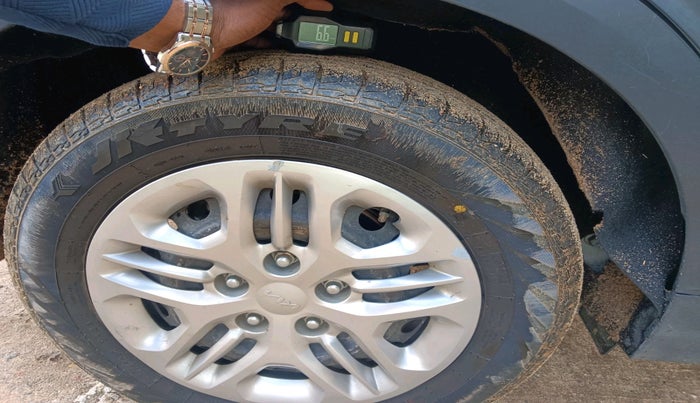 2023 KIA CARENS PRESTIGE 1.5 PETROL 7 STR, Petrol, Manual, 45,568 km, tyre