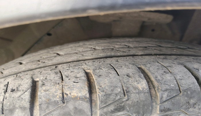 2017 Maruti S Cross ZETA 1.3, Diesel, Manual, 1,03,498 km, tyre